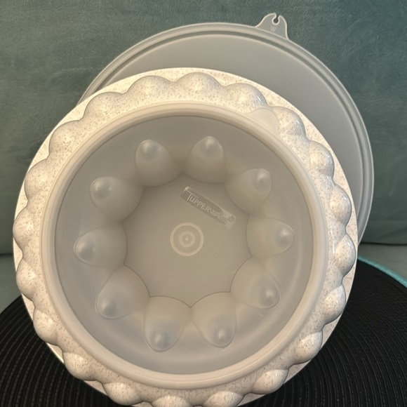 Vintage NEW Tupperware Jel Ring Mold - Picture 3 of 3
